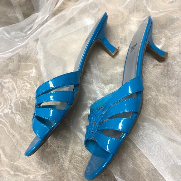 Impo azure blue patent leather sandal - Picture 3 of 8